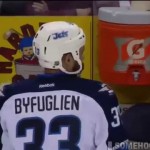 Dustin Byfuglien spies on Washington strategy during timeout (Video)
