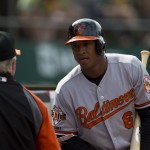 Orioles place Jonathan Schoop on DL with right knee injury