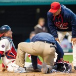 Indians’ Yan Gomes suffers knee sprain on awkward play at home plate