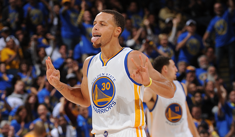 Stephen Curry (GSW) scored 8 three-pointers for 45 points against Portland on Thursday