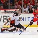 Ducks beat Blackhawks, claim 2-1 series lead