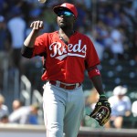 Brandon Phillips makes insane behind-the-back toss to start double play