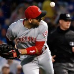 Joey Votto goes behind-the-back to retire Chris Coghlan