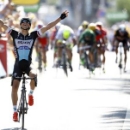 Leader Martin and 2014 winner Nibali crash (Reuters)