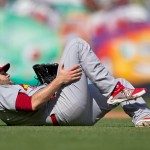 Lance Lynn carves up Giants, injures ankle in Cardinals win